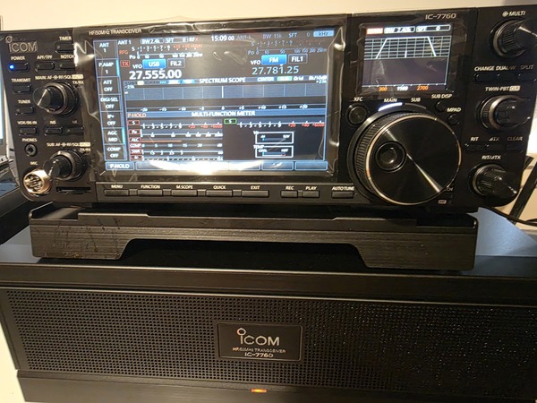 Icom IC-7760 (200 Watts / Built-In ATU)